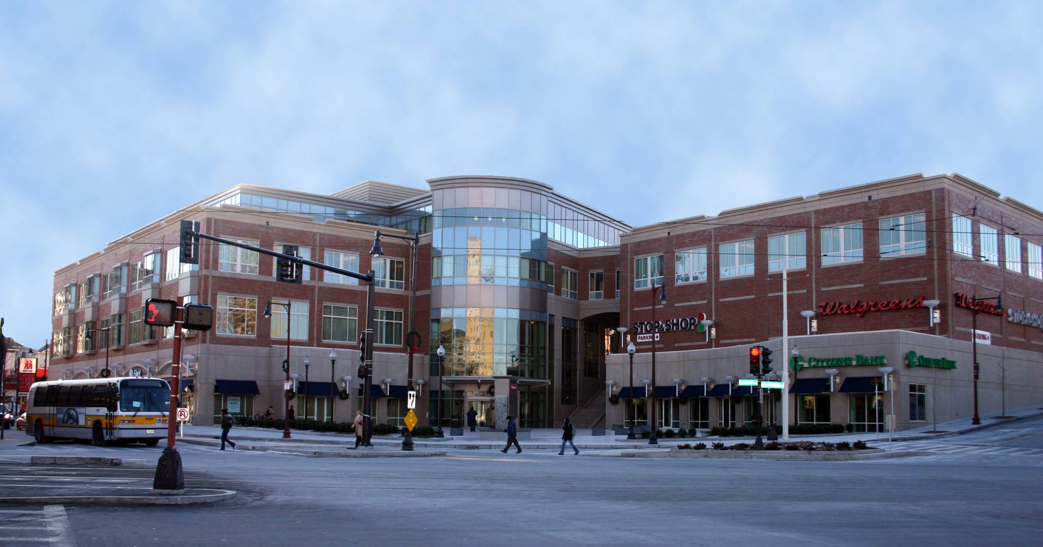ONE BRIGHAM CIRCLE Mixed-Use Retail & Office Complex w/ Parking Garage